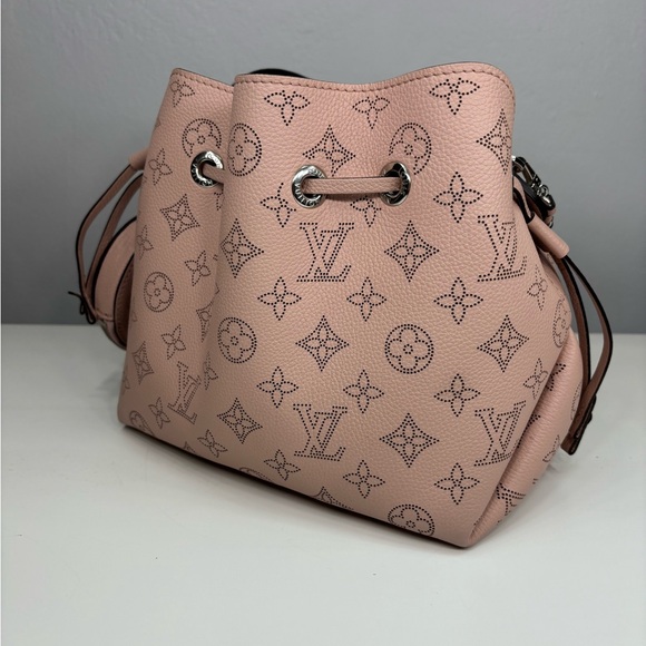 Pink Louis Vuitton Mahina Bella Bag - Picture 4 of 12